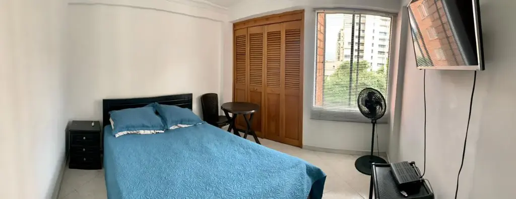 Cama y closet | Habitación